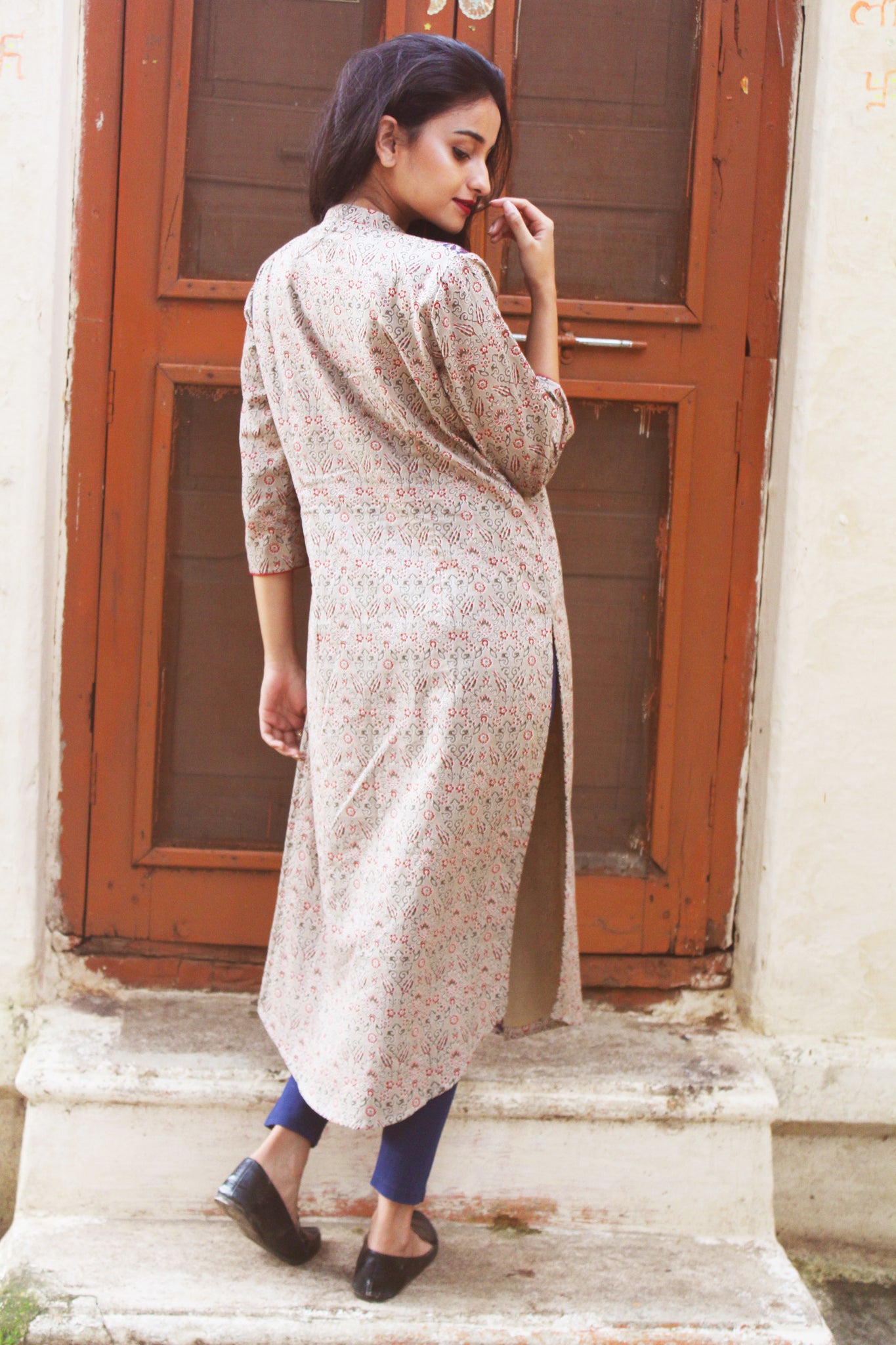 Beige And Maroon Paneled Kurta